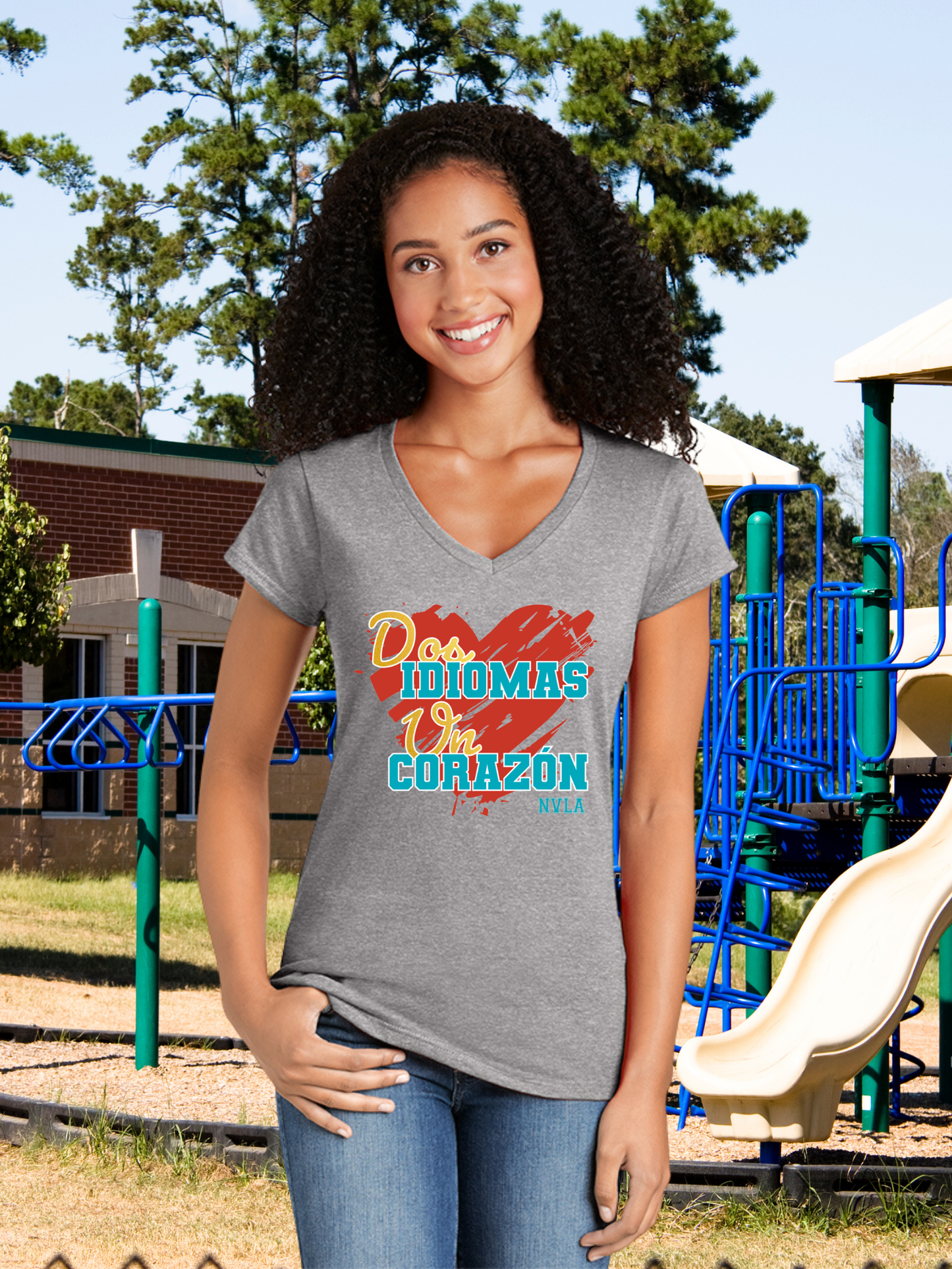 ❤️ Un Corazon Ladies V-Neck Tee